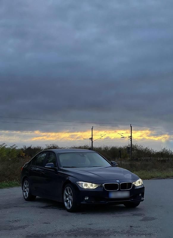 Gebraucht BMW 320 184 PS (135 kW) 2014 Blau Limousine