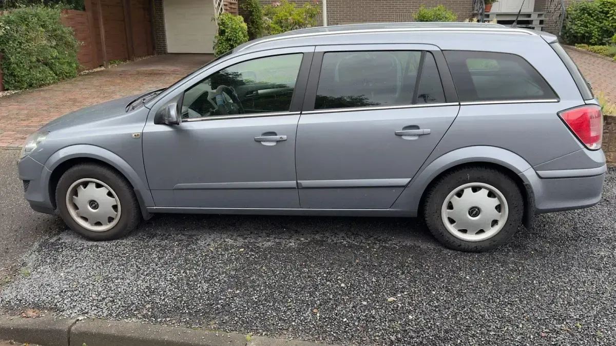 Gebraucht Opel Astra 140 PS (102 kW) 2007 Grau Limousine