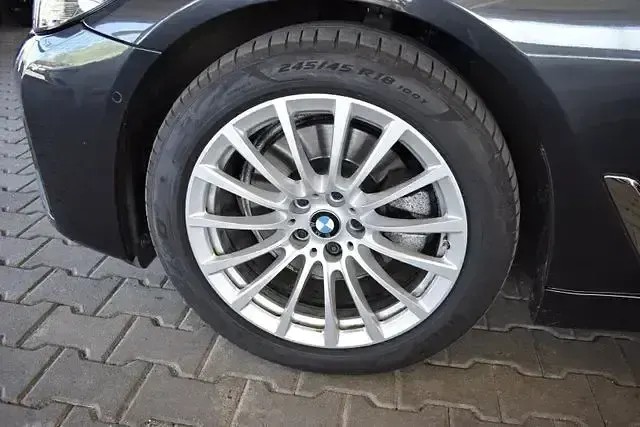 Używany BMW 520 Performance 190 KM (139 kW) 2021 Szary Sedan/Limuzyna