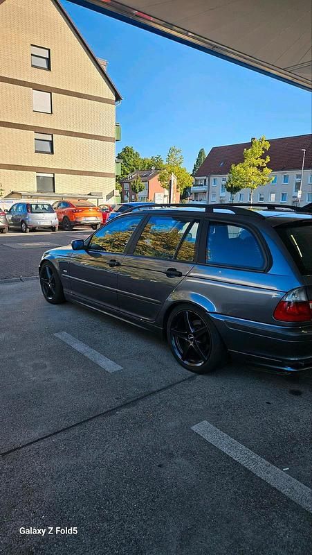 Grau Gebraucht 2000 BMW 320 Kombi | 2.300 € (Fairer Preis) - Bild 1/4