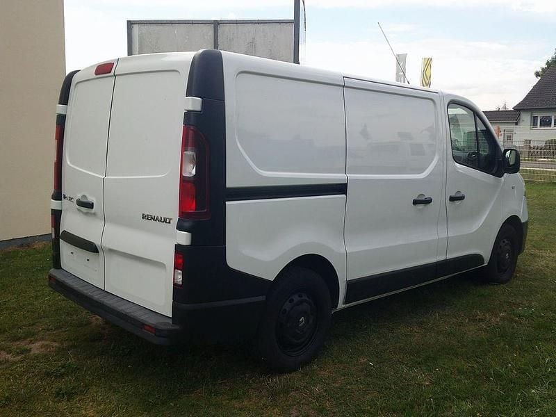 Gebraucht Renault Trafic Komfort 125 PS (91 kW) 2016 Weiß Van / Kleinbus