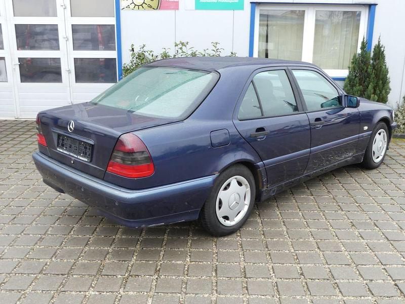 Gebraucht Mercedes C180 122 PS (89 kW) 1999 Blau Limousine