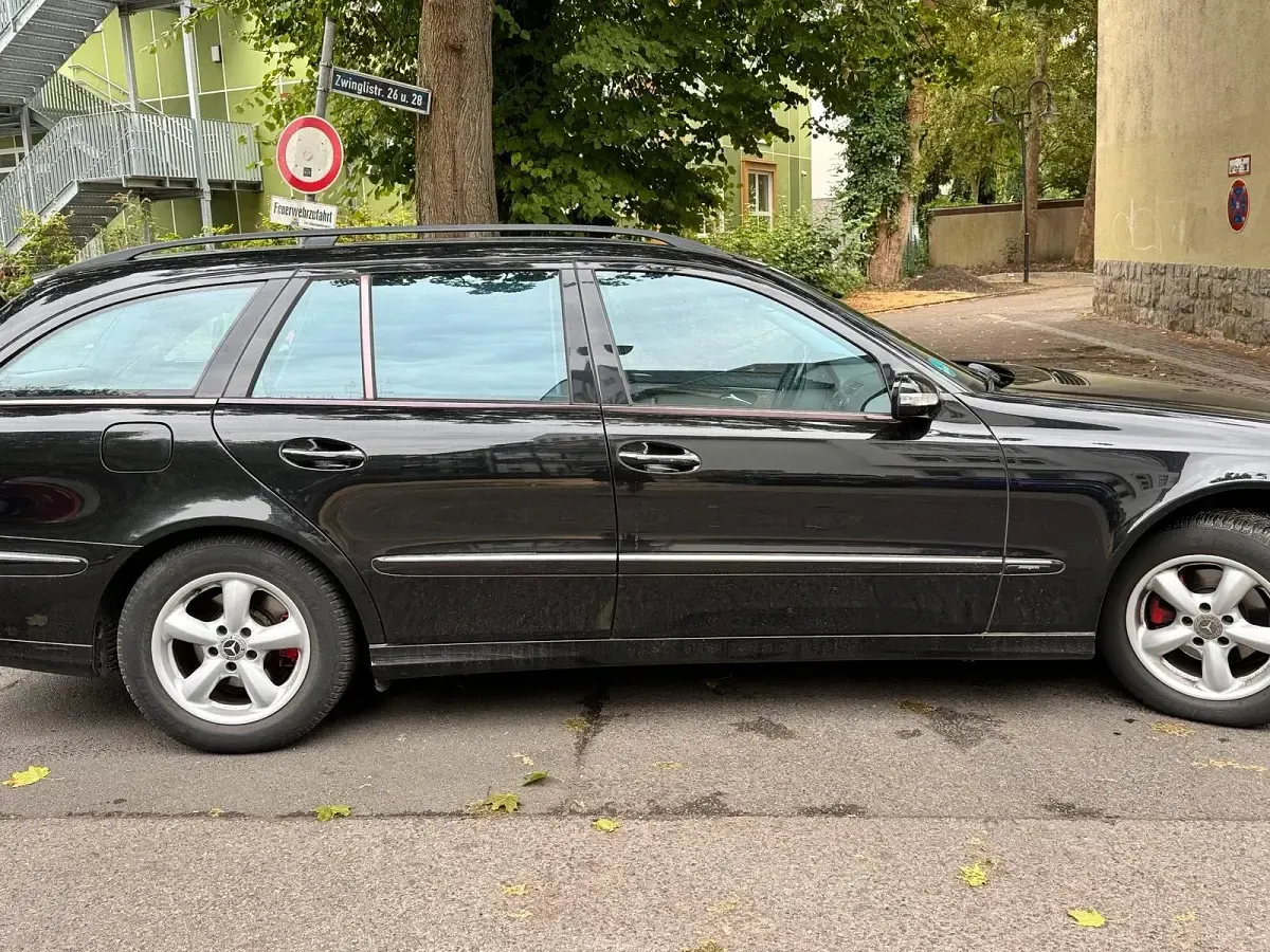 Gebraucht Mercedes E200 163 PS (119 kW) 2005 Schwarz Kombi