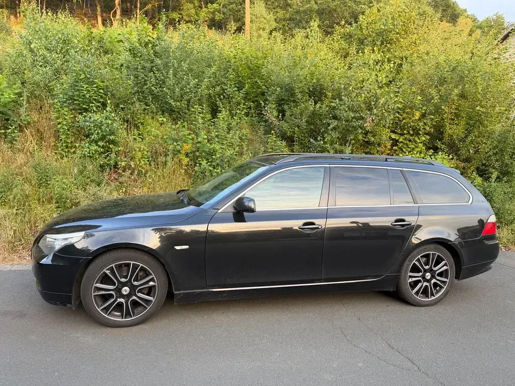 Gebraucht BMW 525 197 PS (144 kW) 2009 Schwarz Kombi
