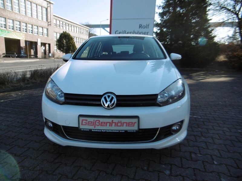 Weiß Gebraucht 2012 VW Golf VI Trendline Limousine | 7.990 € (Etwas zu teuer) - Bild 1/4