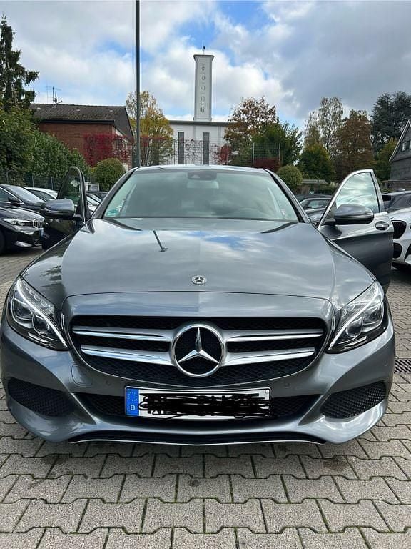Grau Gebraucht 2017 Mercedes C200 Avantgarde Limousine | 18.800 € (Fairer Preis) - Bild 1/4
