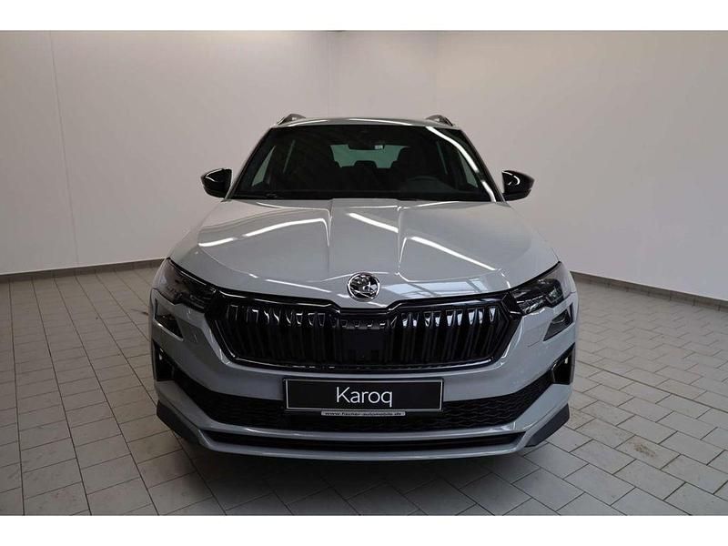 Neu Skoda Karoq SportLine 150 PS (110 kW) 2025 Grau SUV