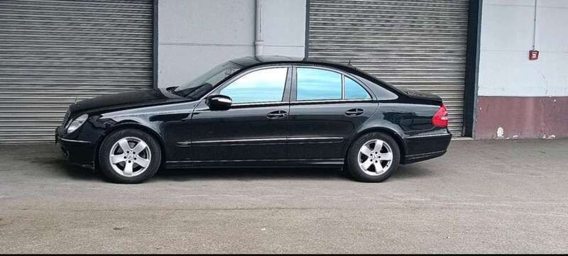 Gebraucht 2004 Mercedes E320 Avantgarde Limousine | 6.999 € (Etwas zu teuer) - Bild 1/4