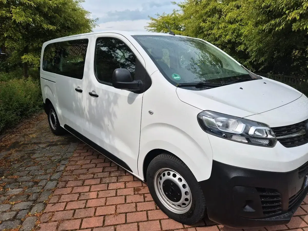 Gebraucht Opel Vivaro-e Combi 120 PS (88 kW) 2022 Weiß Van / Kleinbus