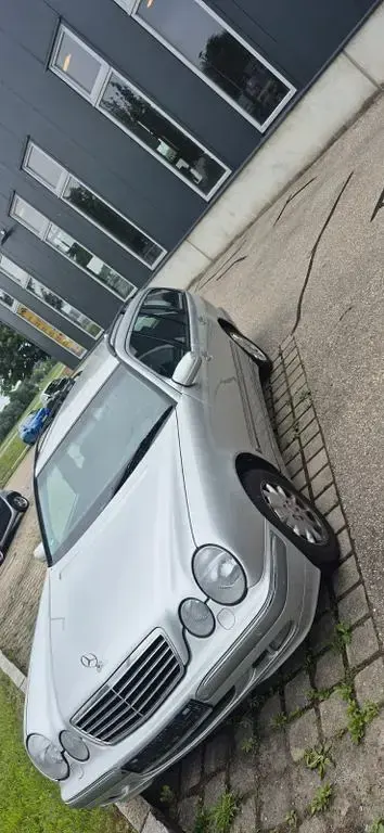 Gebraucht Mercedes E320 Avantgarde 224 PS (164 kW) 2000 Silber Limousine