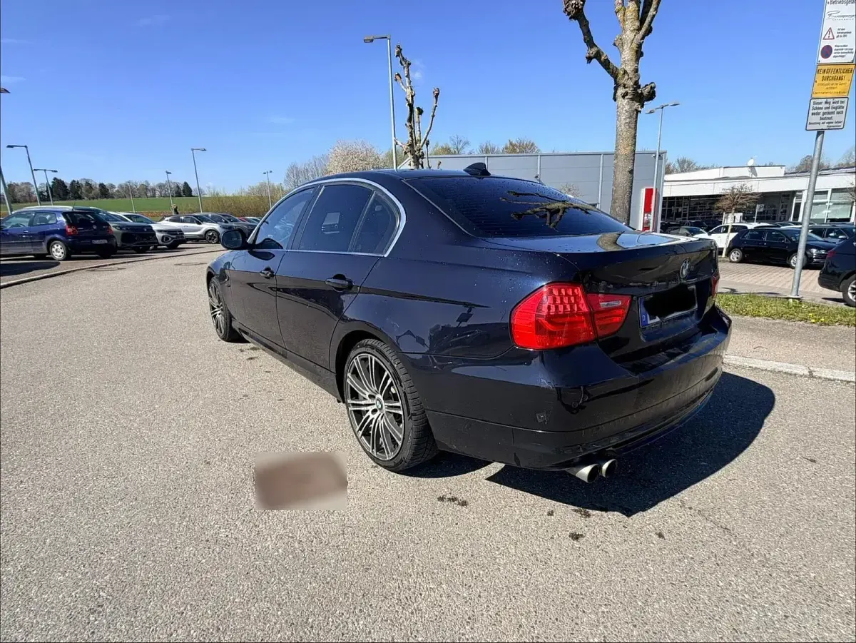 Gebraucht BMW 330 Basis 245 PS (180 kW) 2010 Blau Limousine