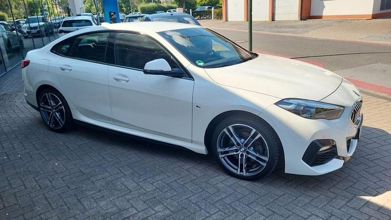 Weiß Gebraucht 2021 BMW 218 M Sport Coupé | 22.300 € (Fairer Preis) - Bild 1/4