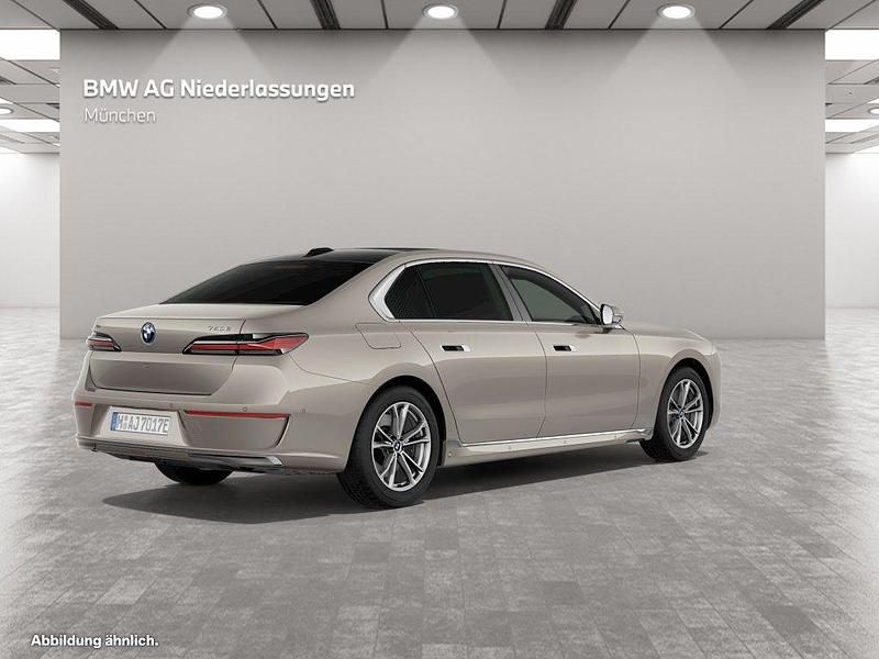 Gebraucht BMW 750e 313 PS (230 kW) 2023 Grau Limousine