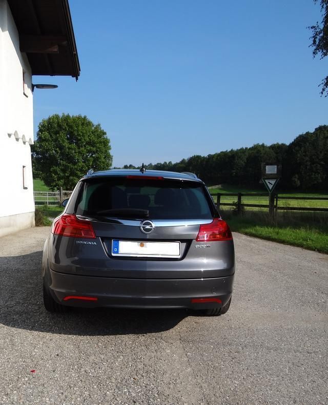 Gebraucht Opel Insignia 131 PS (96 kW) 2010 Grau metallic Kombi
