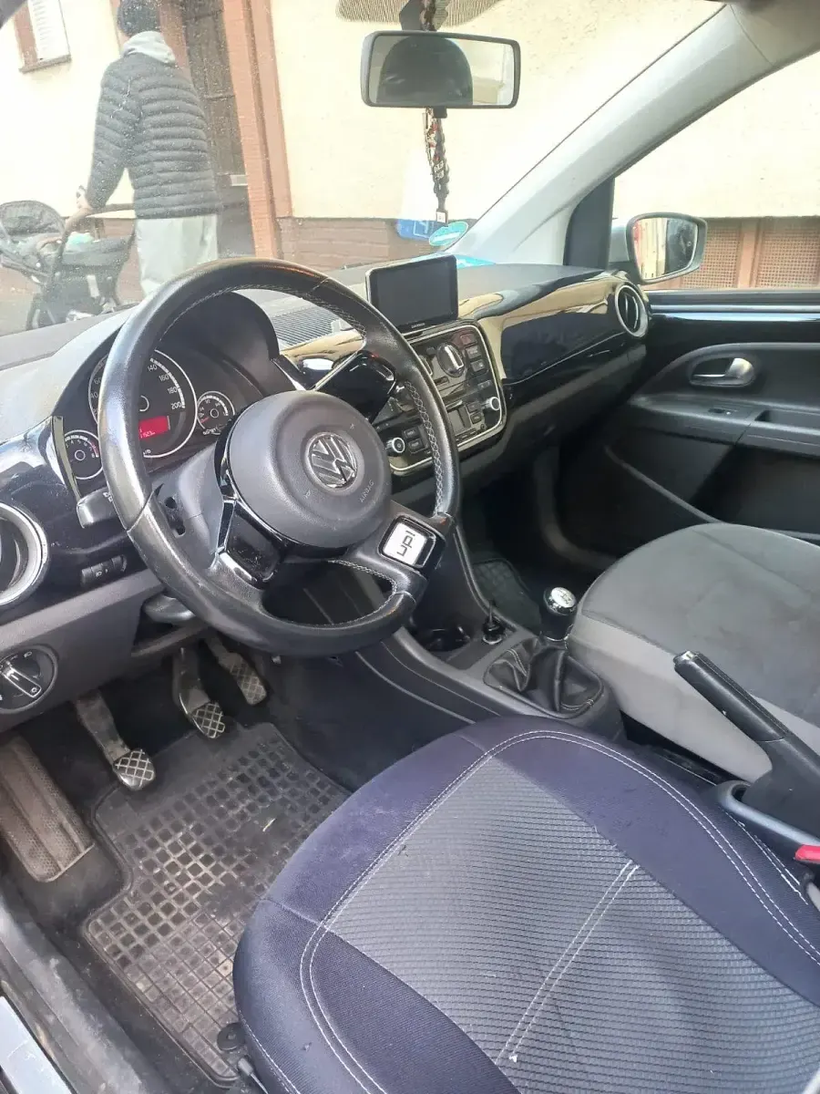 Second-hand VW cross up! 95 CP (69 kW) 2013 Negru Hatchback