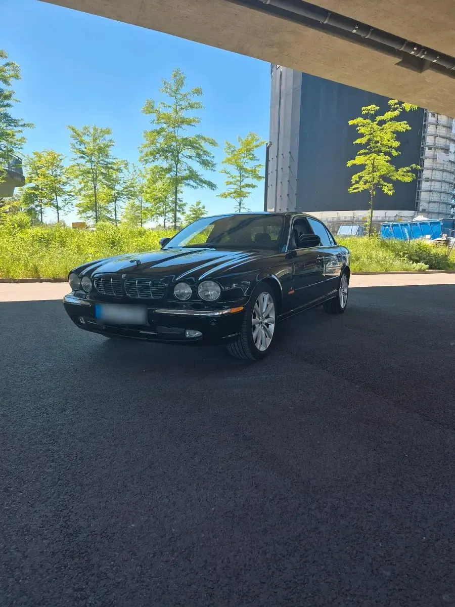 Używany Jaguar XJ 238 KM (175 kW) 2004 Czarny Sedan/Limuzyna