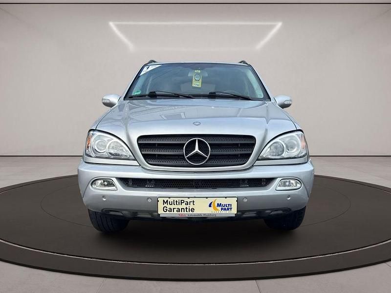 Gebraucht Mercedes ML270 163 PS (119 kW) 2003 Silber SUV