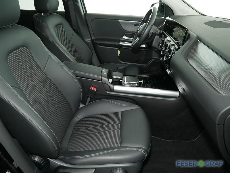 Gebraucht Mercedes GLA200 Progressive 163 PS (119 kW) 2022 Kosmosschwarz SUV