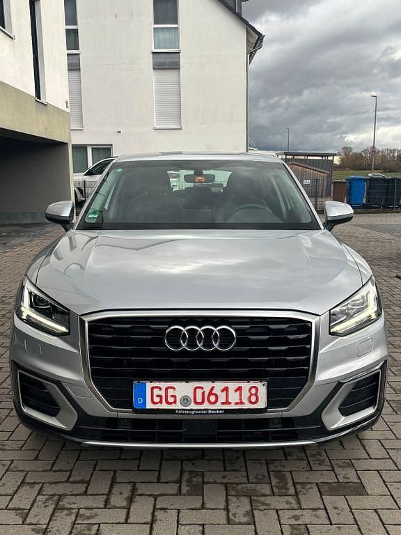 Gebraucht Audi Q2 Design 150 PS (110 kW) 2020 Silber SUV