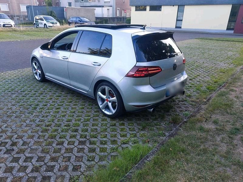 Grau Gebraucht 2015 VW Golf VII GTI Limousine | 13.000 € (Superpreis) - Bild 1/4
