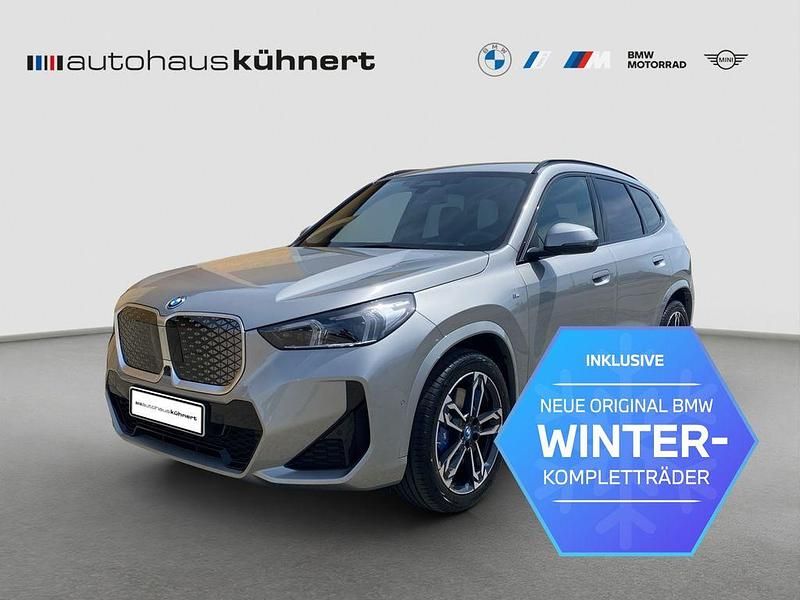 Spacesilber metallic Gebraucht 2025 BMW iX1 M Sport SUV | 49.885 € (Fairer Preis) - Bild 1/4