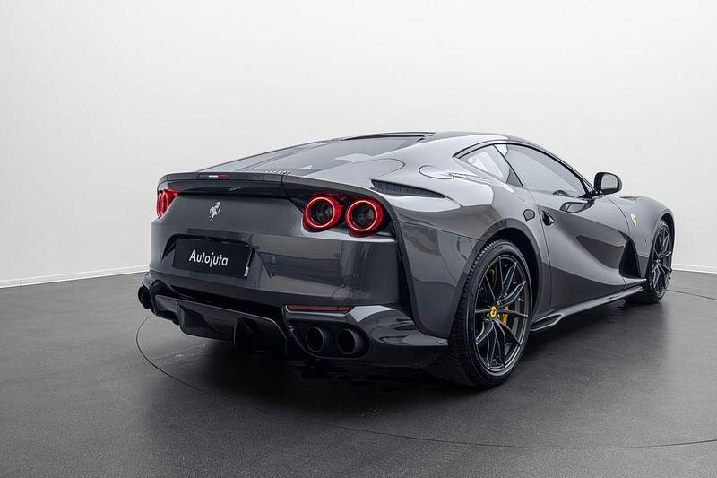 Gebraucht Ferrari 812 795 PS (584 kW) 2019 Grau