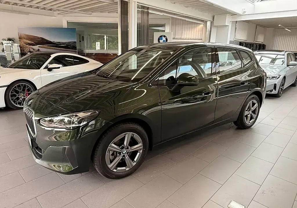 Gebraucht BMW 216 Active Tourer 122 PS (89 kW) 2024 Sanremo green metallic Van / Kleinbus