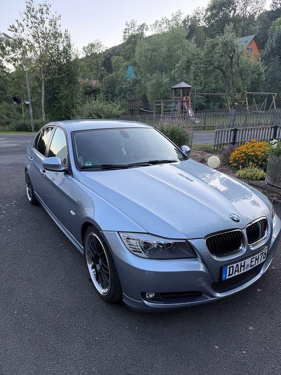 Gebraucht BMW 318 143 PS (105 kW) 2011 Blau Limousine
