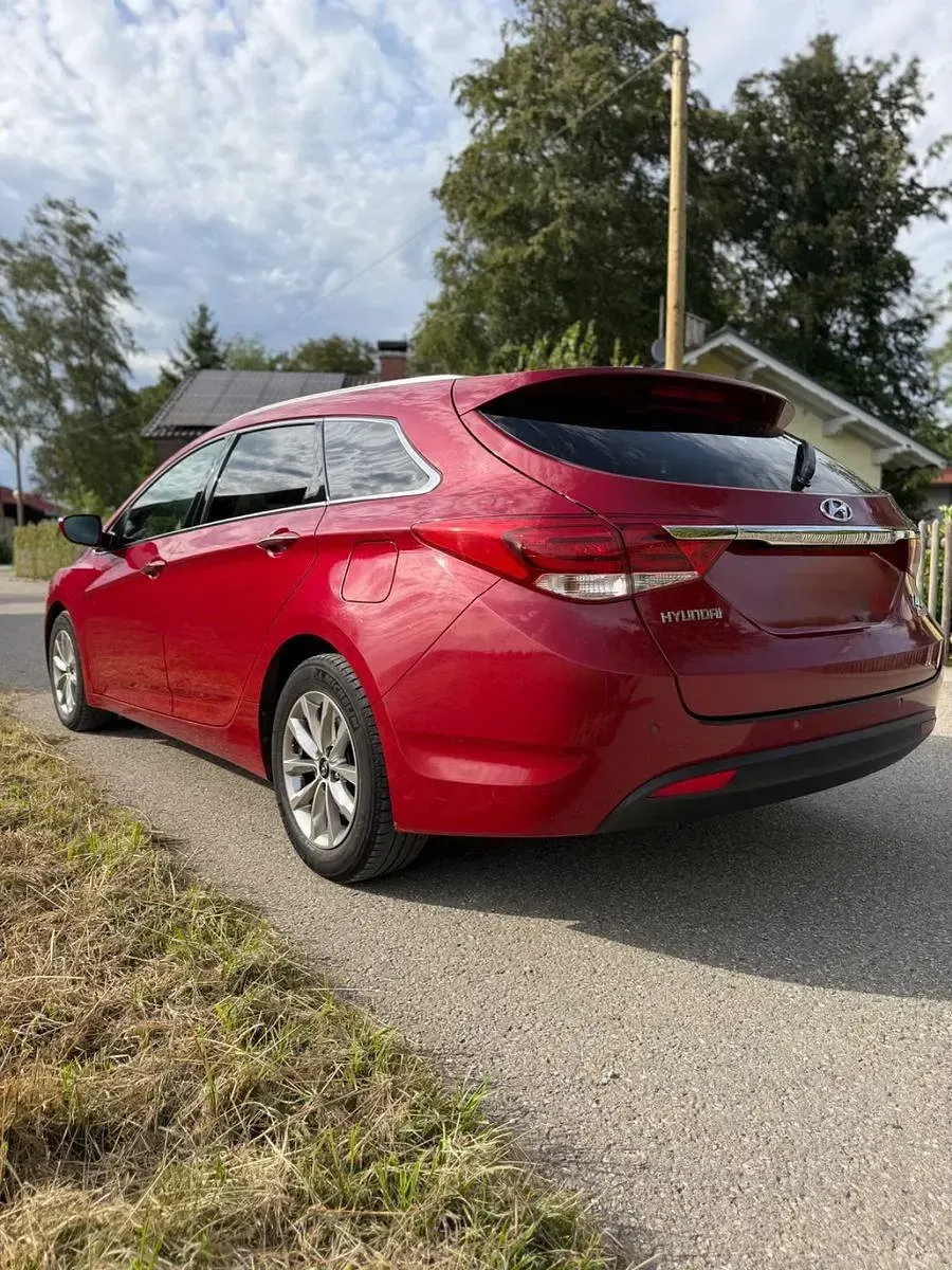 Gebraucht Hyundai i40 Trend 141 PS (103 kW) 2017 Rot Kombi