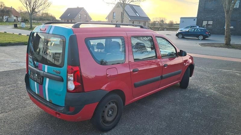 Gebraucht Dacia Logan Lauréate 105 PS (77 kW) 2008 Rot Kombi