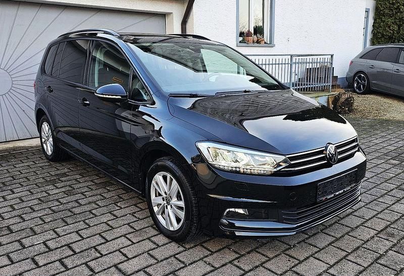 Gebraucht VW Touran Comfortline 150 PS (110 kW) 2023 Schwarz Van / Kleinbus