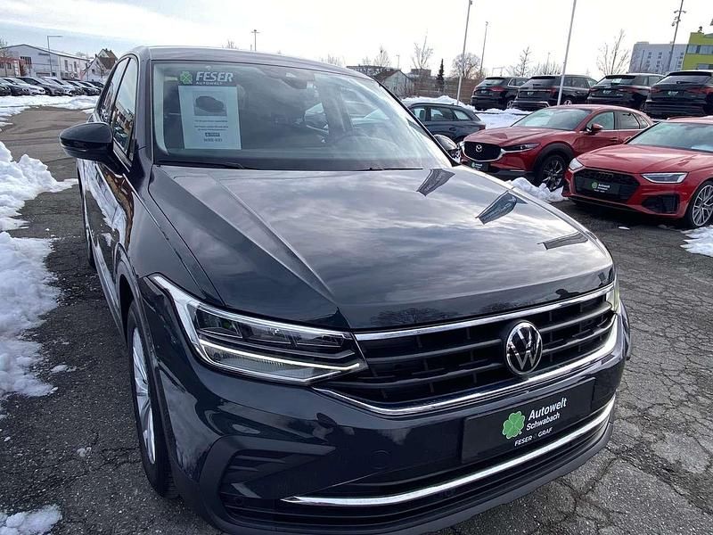 Gebraucht VW Tiguan 131 PS (96 kW) 2022 Uranograu SUV