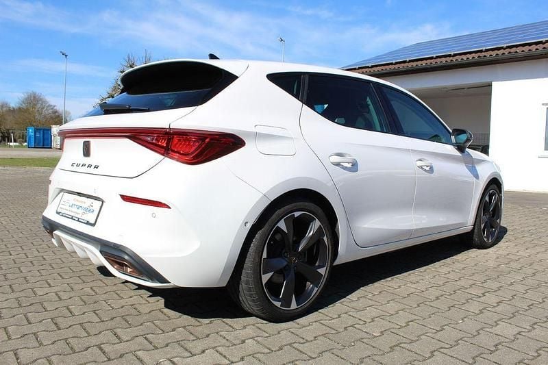 Używany Cupra Leon 204 KM (150 kW) 2023 Biały Sedan/Limuzyna