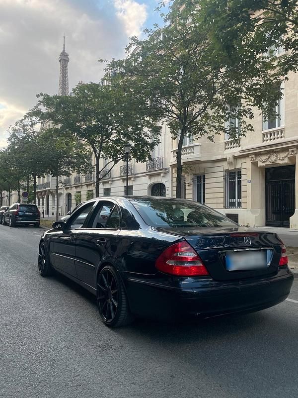 Gebraucht Mercedes E200 163 PS (119 kW) 2005 Blau Limousine