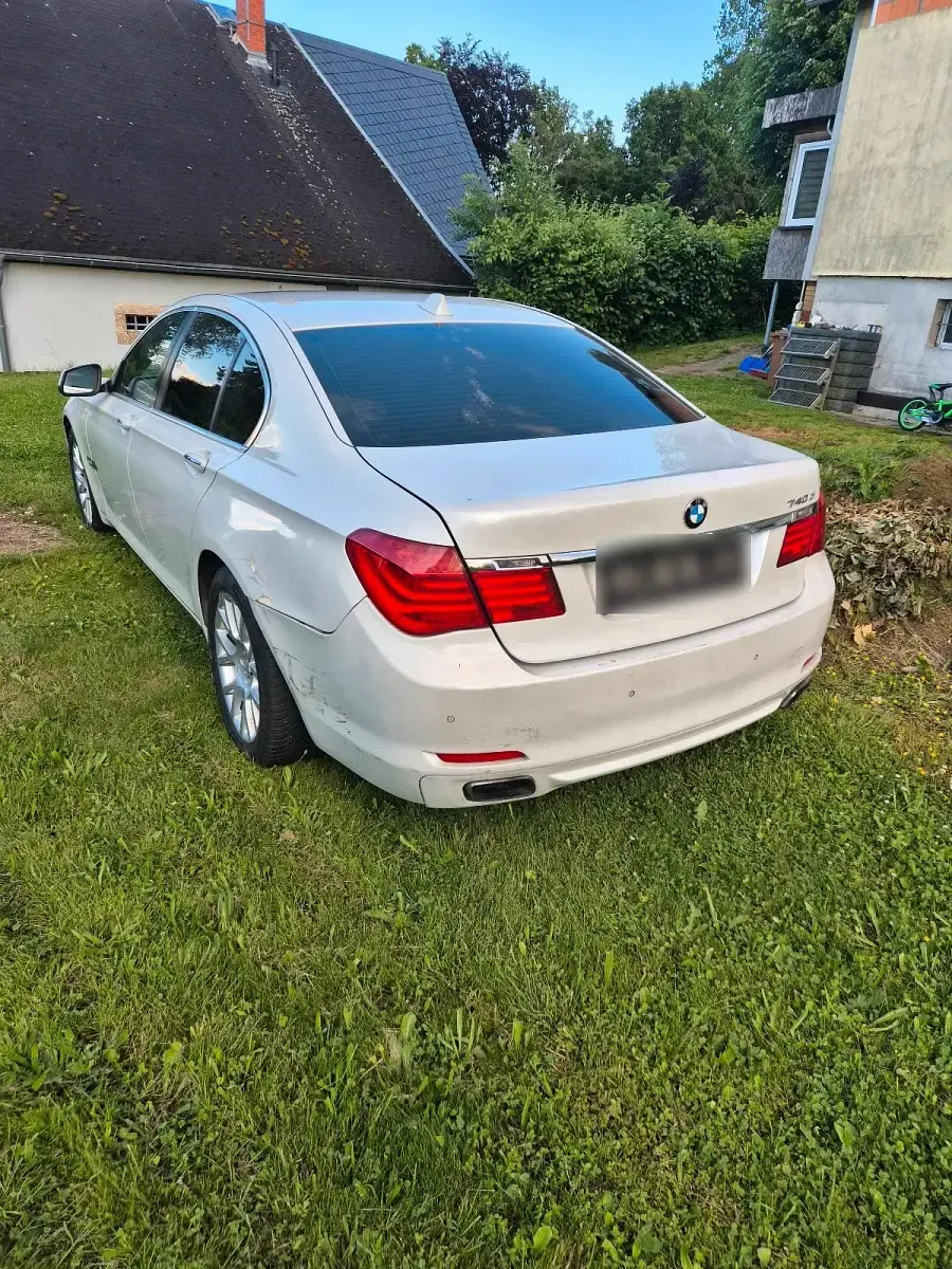 Gebraucht BMW 740 306 PS (225 kW) 2009 Weiß Limousine