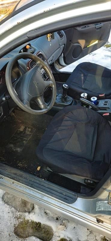 Gebraucht Mitsubishi Carisma 122 PS (89 kW) 2002 Silber Limousine