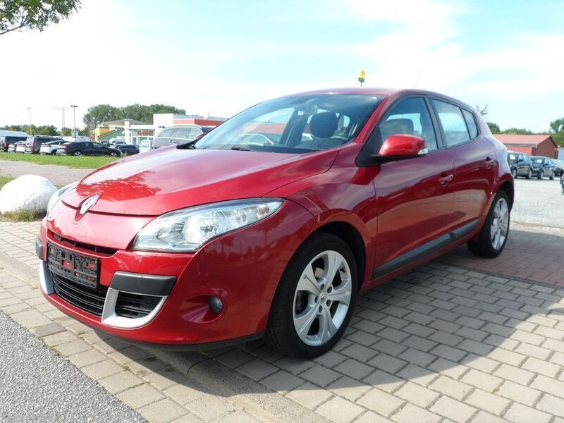 Rot Gebraucht 2009 Renault Mégane III Expression Limousine | 5.590 € (Etwas zu teuer) - Bild 1/4