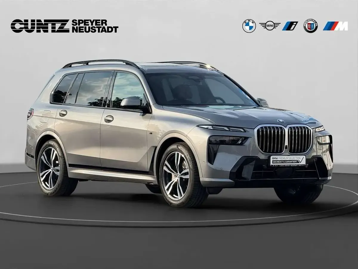 Gebraucht BMW X7 M Sport 340 PS (250 kW) 2025 Skyscraper grau SUV