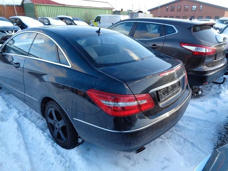 Gebraucht Mercedes E200 184 PS (135 kW) 2011 Schwarz Coupé