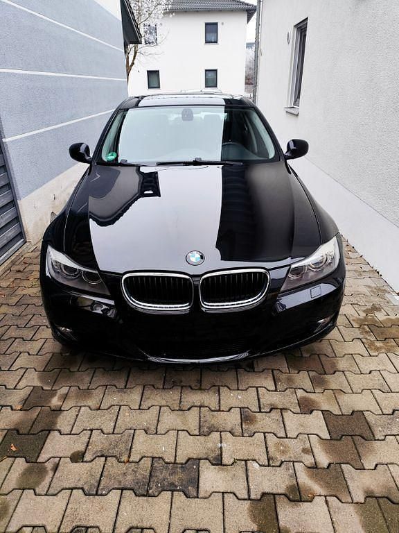 Gebraucht BMW 318 143 PS (105 kW) 2009 Schwarz Limousine