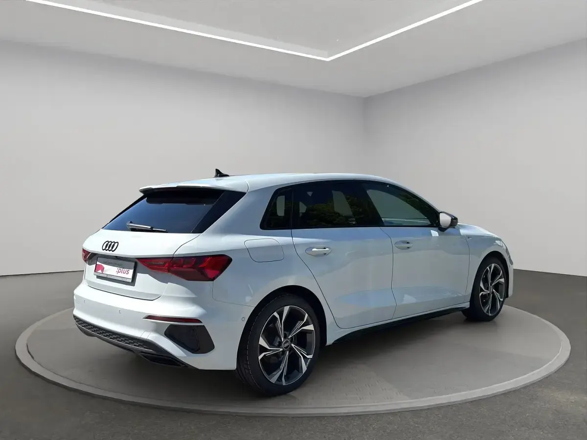 Używany Audi A3 S-Line 150 KM (110 kW) 2024 Biały Sedan/Limuzyna