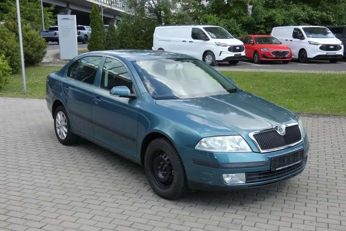 Gebraucht Skoda Octavia Ambiente 102 PS (75 kW) 2005 Islandgruen metallic Limousine