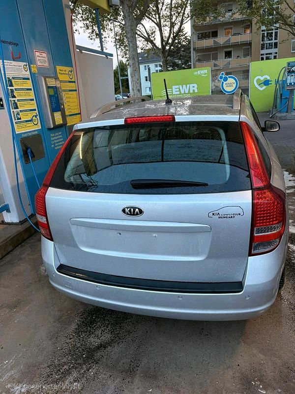 Używany Kia Ceed 125 KM (91 kW) 2011 Szary Hatchback