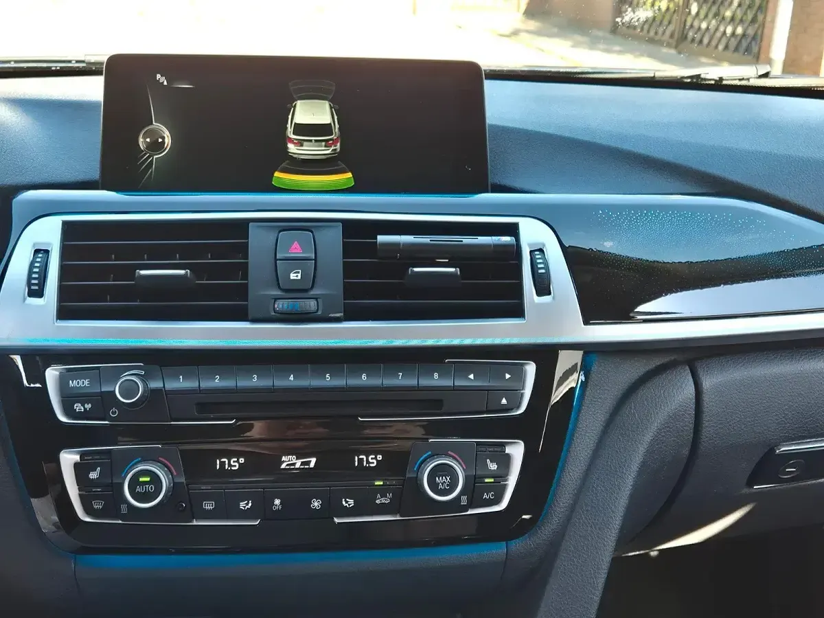 Gebraucht BMW 320 Advantage 163 PS (119 kW) 2015 Blau Kombi
