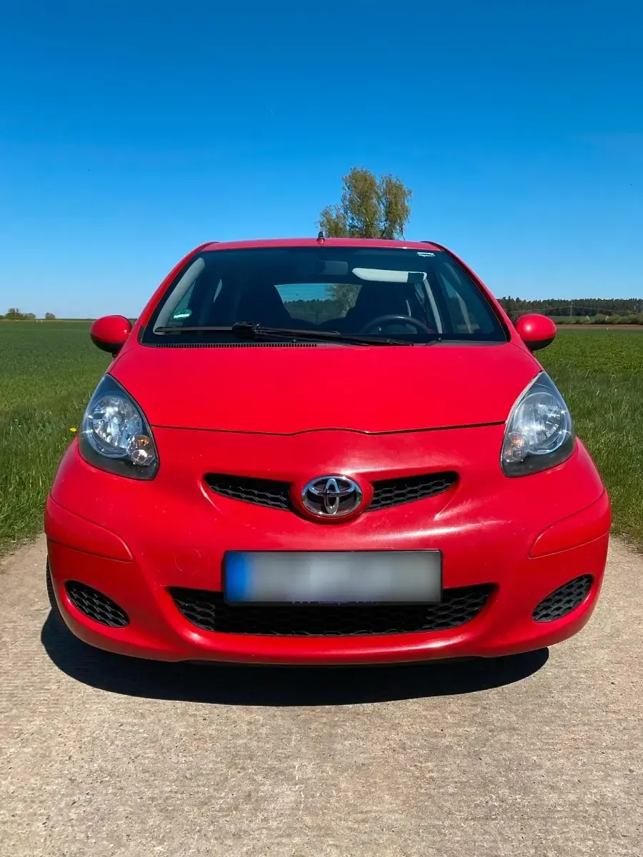 Gebraucht Toyota Aygo 68 PS (50 kW) 2010 Rot Kleinwagen