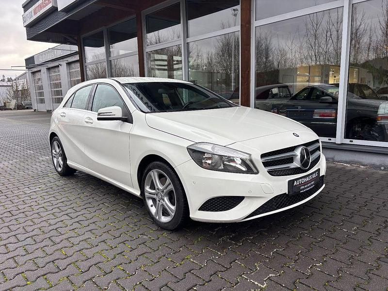 Weiß Gebraucht 2014 Mercedes A180 Limousine | 10.850 € (Guter Preis) - Bild 1/3