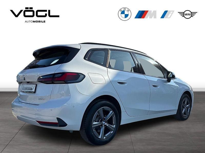 Gebraucht BMW 220 Active Tourer 156 PS (114 kW) 2025 Mineralweiß Van / Kleinbus