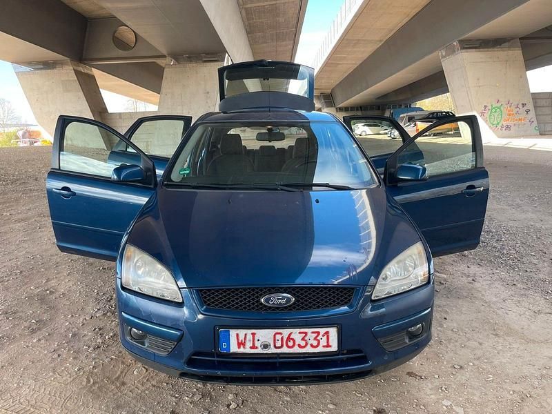 Second-hand Ford Focus 110 CP (80 kW) 2007 Albastru Berlinǎ