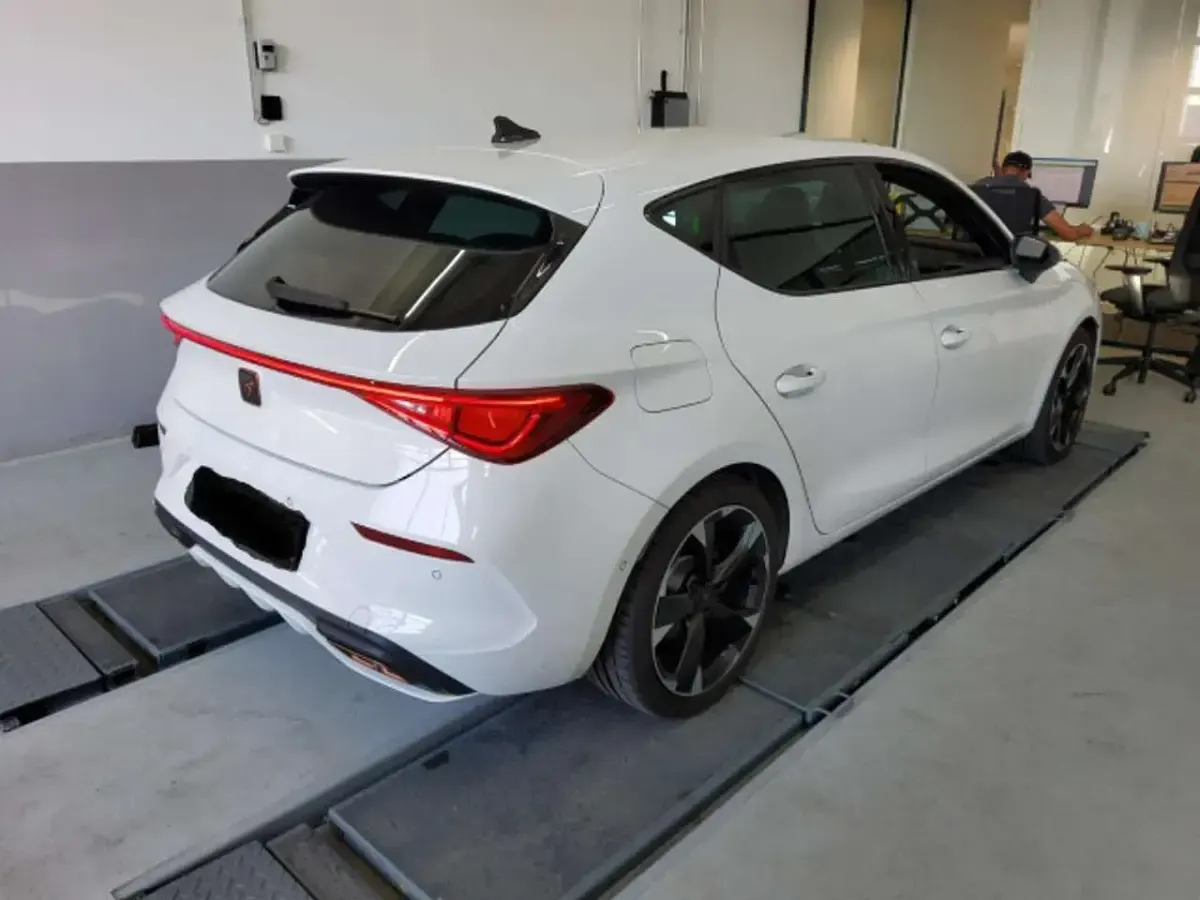 Gebraucht Cupra Leon 204 PS (150 kW) 2023 Weiß Limousine