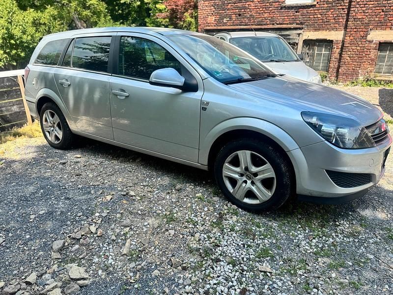 Silber Gebraucht 2010 Opel Astra Kombi | 1.500 € (Superpreis) - Bild 1/4